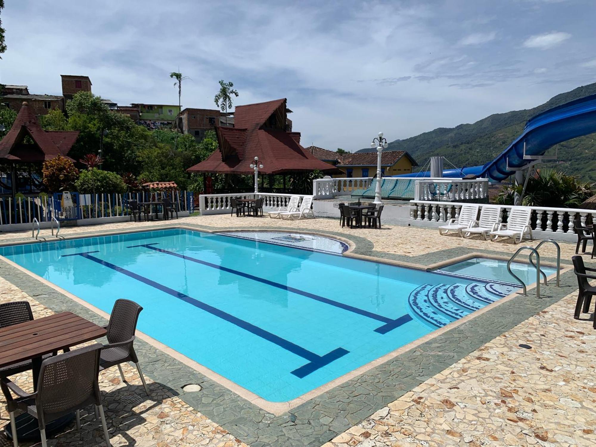 Hotel Aguatur Cocorná Exteriör bild