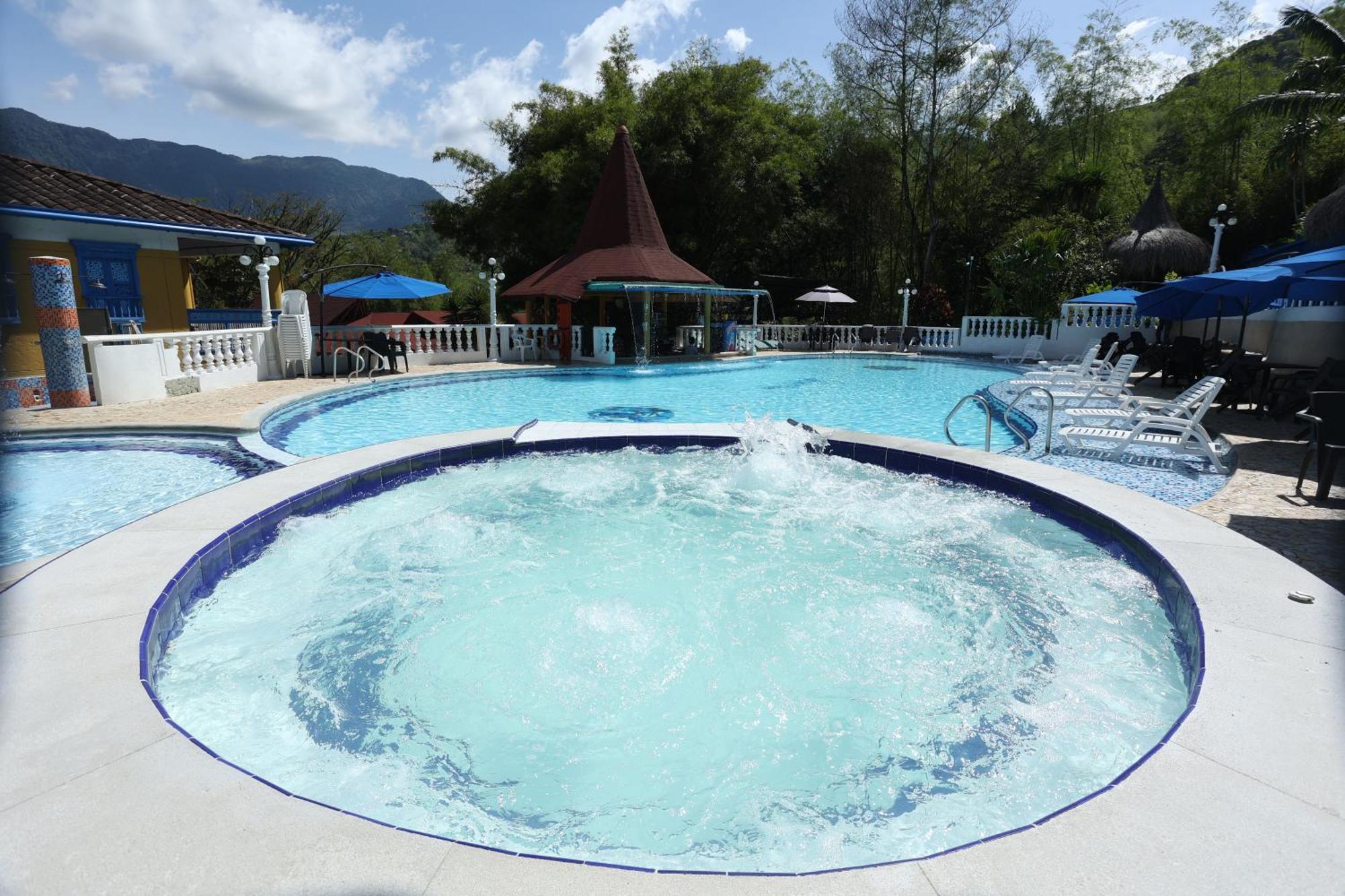 Hotel Aguatur Cocorná Exteriör bild